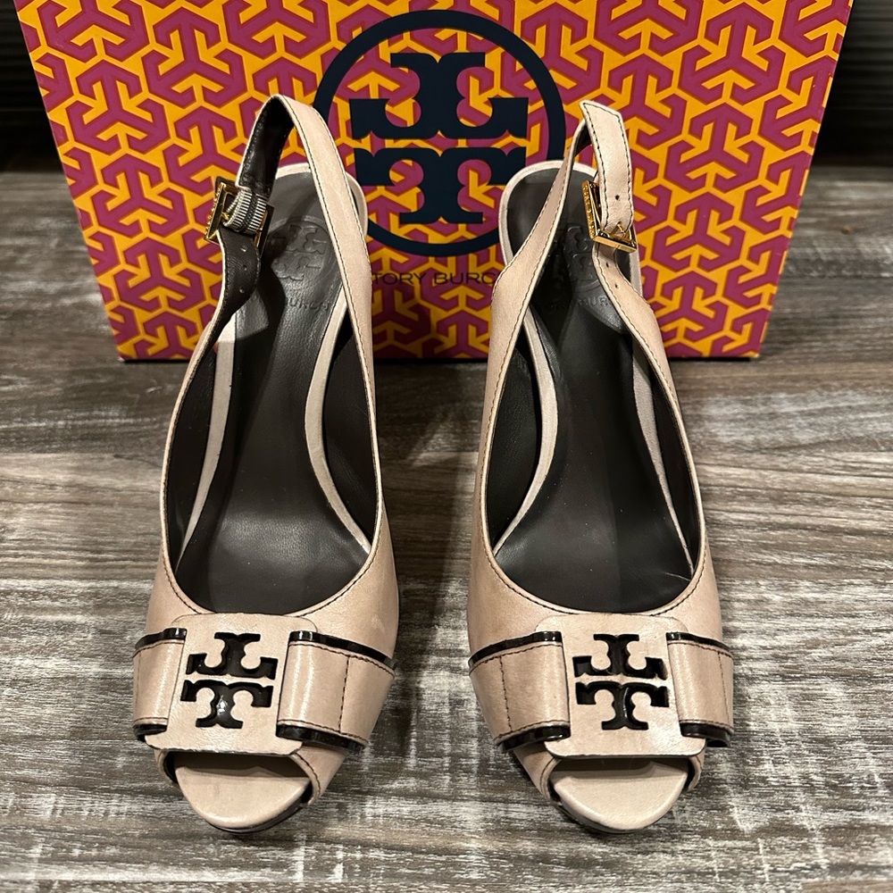 Tory Burch Tennyson-veg leather, pale gray, coconut, 6.5 NWT and box